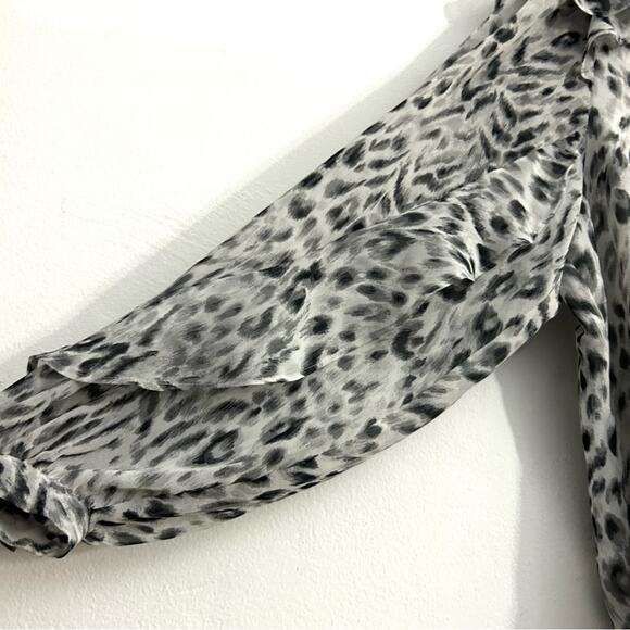 Ann Taylor snow leopard ruffled sleeve mock neck top white black casual size XL - Picture 10 of 16